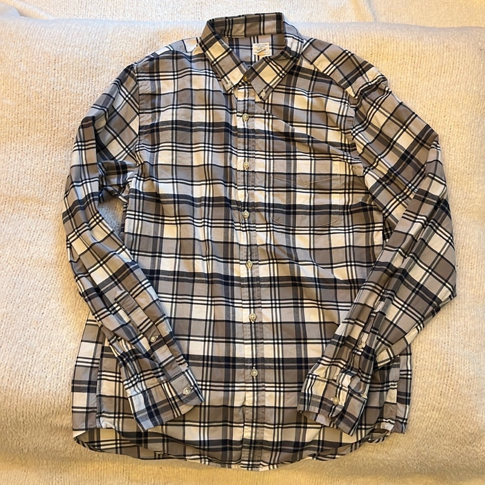 Men’s J crew gray plaid button shirt. In excellent condition. Size Large